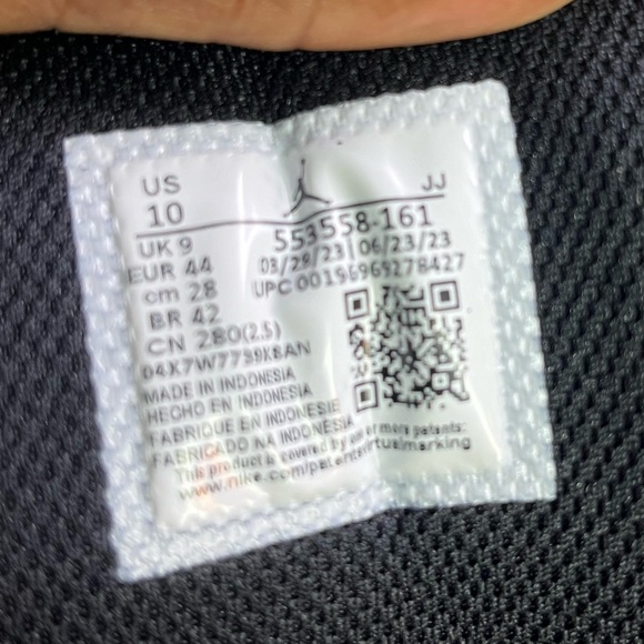 Air Jordan 1 Low Bred Toe Black/Red/White size 10 all 3 400 scarf windbreaker - Picture 11 of 12